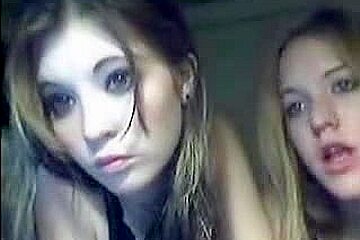 Hot lesbian lick session