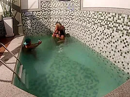 Danny Mancinni In Loupan E Fernandinha Fernadez Em Massa