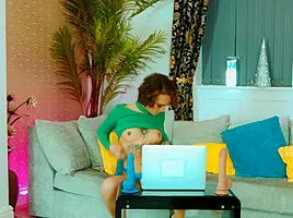 SEXY MOMMA - Step Daughter Blue Catches PussyKat Online